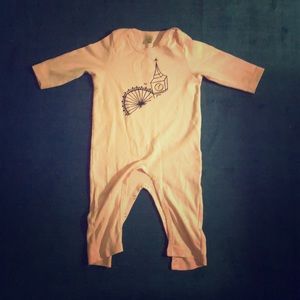 Pink bodysuit with a Copenhagen city picture